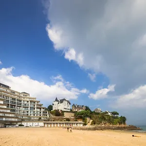 Le Crystal Hotel